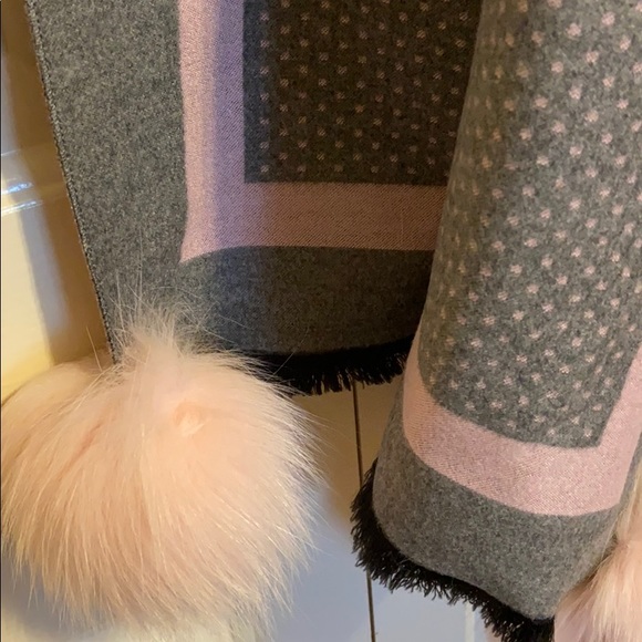 Grey and pink Scarf/Wrap - Picture 4 of 4